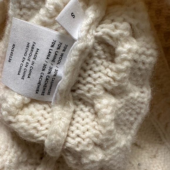 WOMEN'S WOOL CASHMERE CABLE CREWNECK SWEATER - Picture 8 of 8